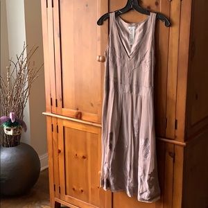 💯 silk catchrel dress.